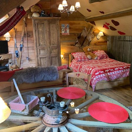 Gite "Le Refuge" Dans Un Domaine De 7Ha Au Calme Vimoutiers Esterno foto