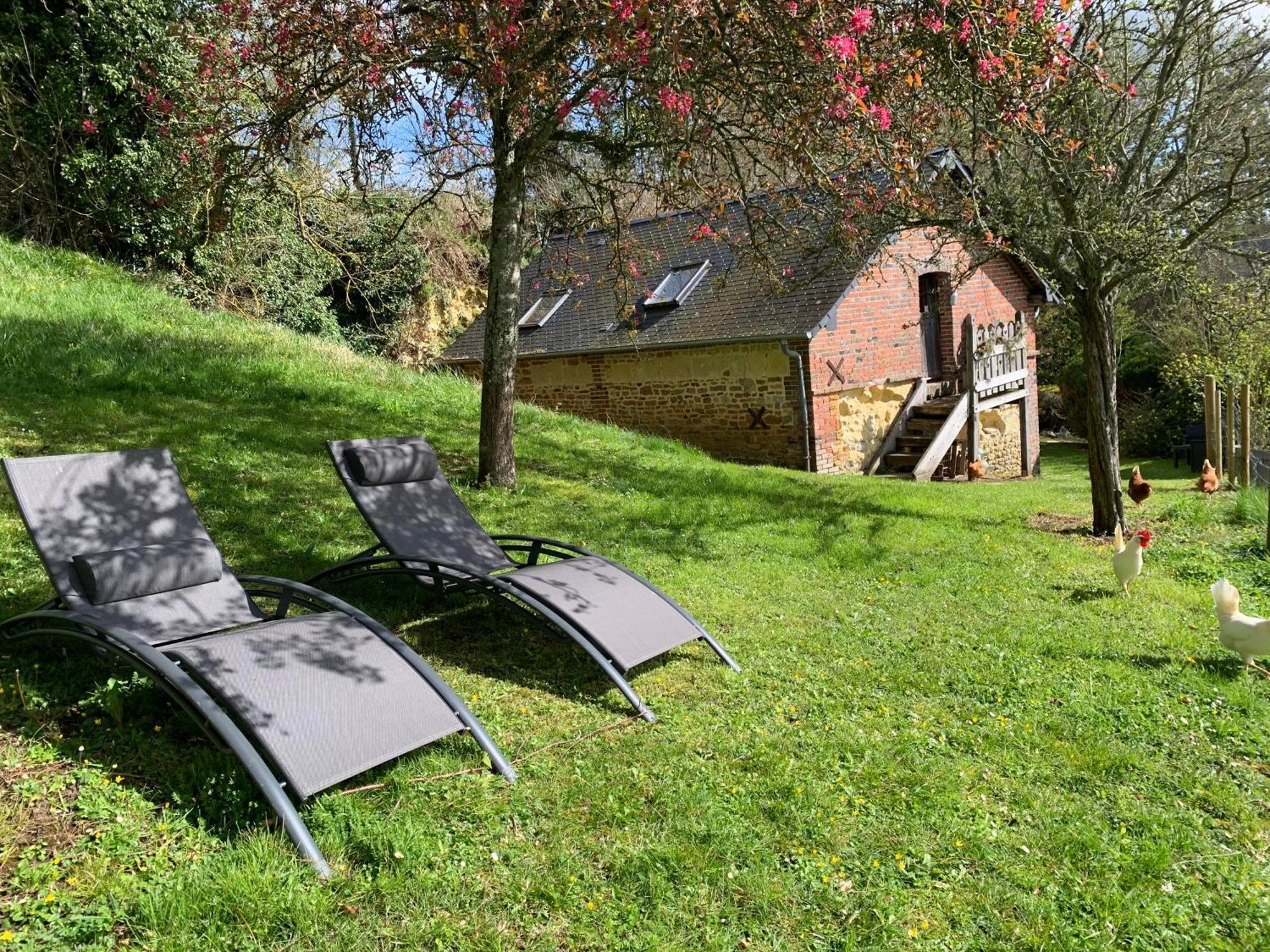 Gite "Le Refuge" Dans Un Domaine De 7Ha Au Calme Vimoutiers Esterno foto