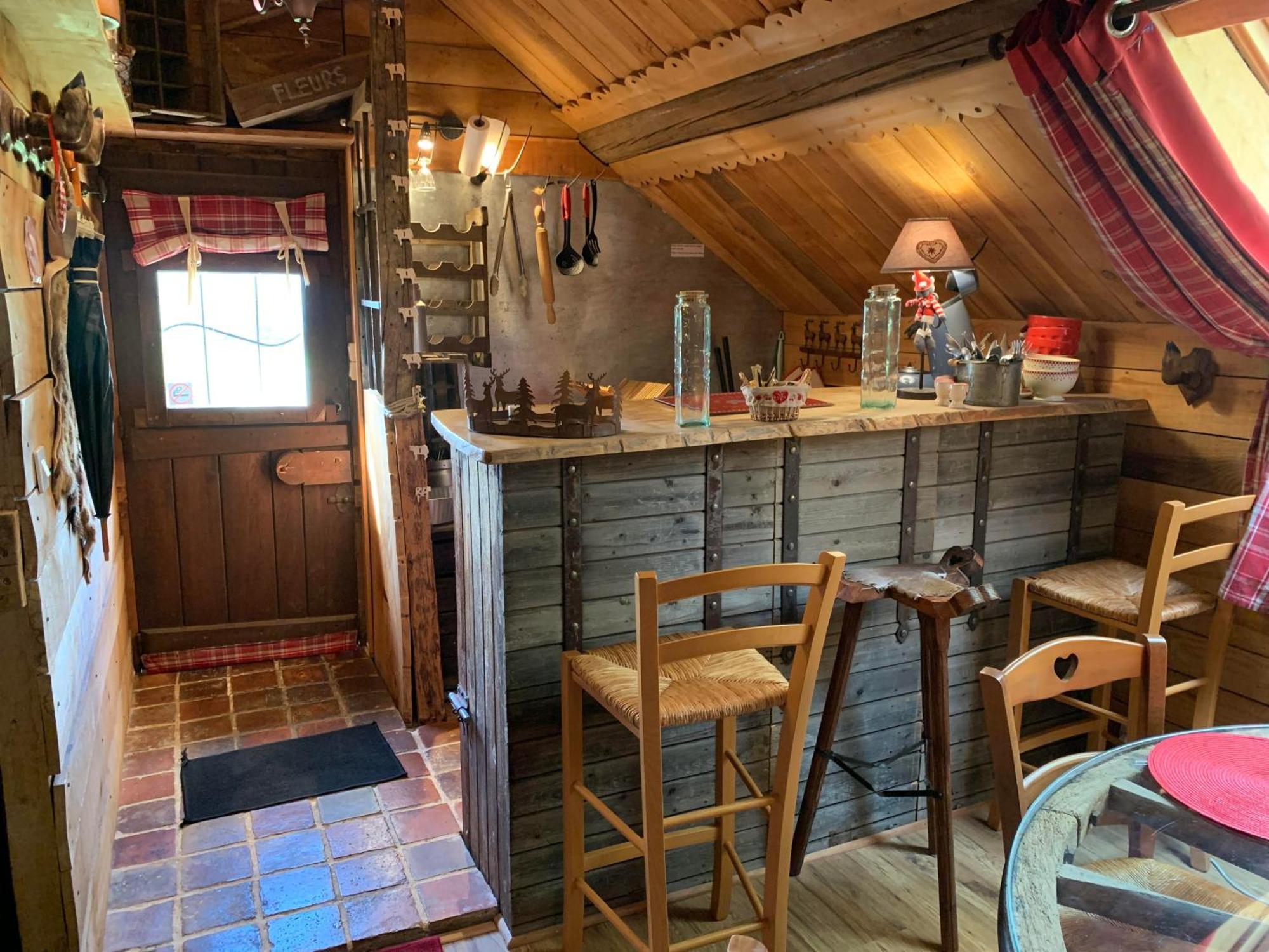 Gite "Le Refuge" Dans Un Domaine De 7Ha Au Calme Vimoutiers Esterno foto