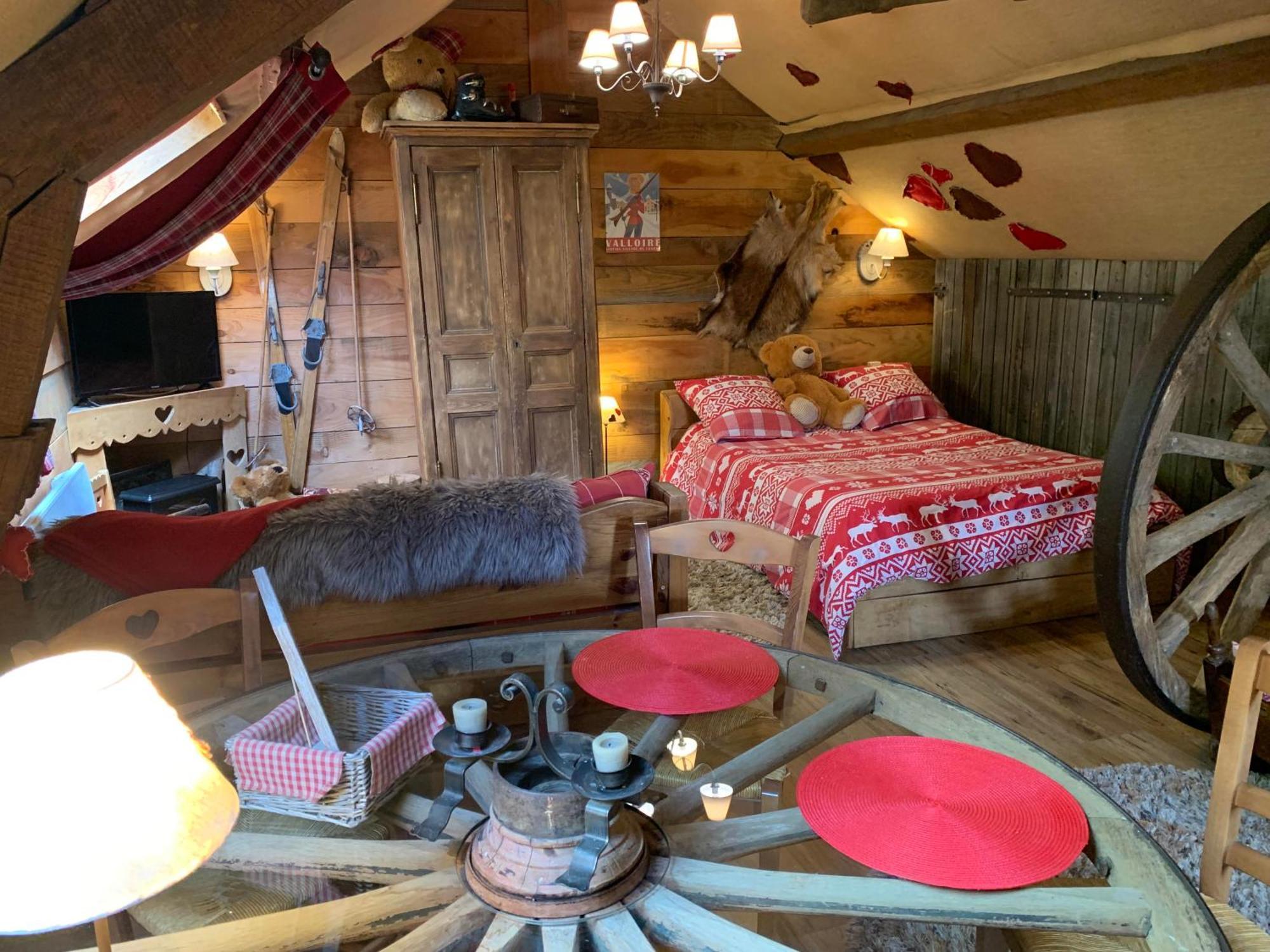 Gite "Le Refuge" Dans Un Domaine De 7Ha Au Calme Vimoutiers Esterno foto