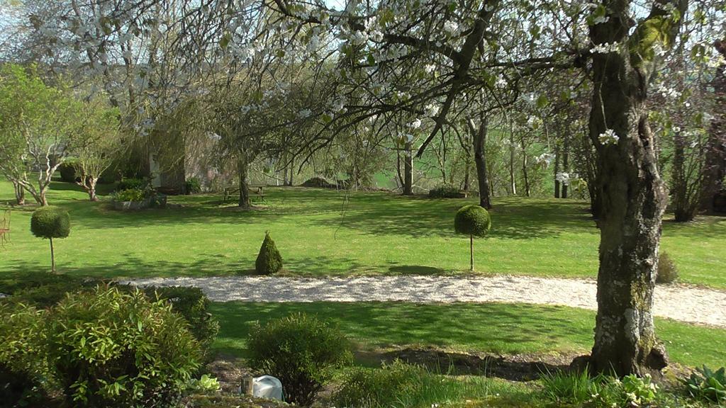 Gite "Le Refuge" Dans Un Domaine De 7Ha Au Calme Vimoutiers Esterno foto